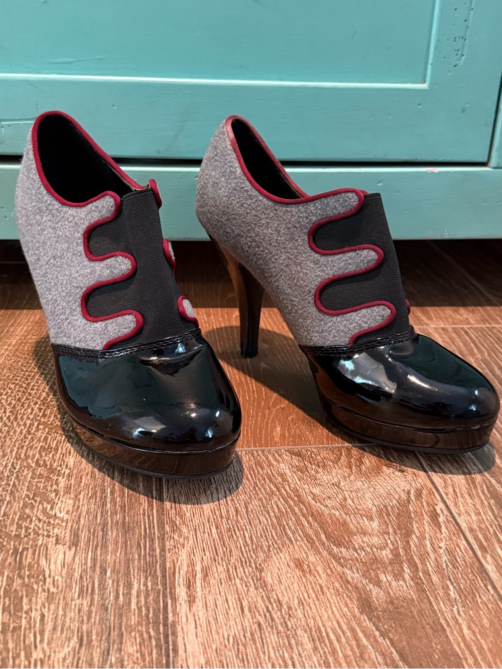 M.P.S. Triple Stack heels faux patent leather cloth slip on 3.5” SZ 8.5